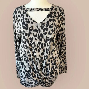 Maurices 24/7 Long Sleeves Cut Out Neck Twisted Tee Shirt Size XXL Animal Print
